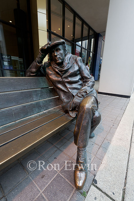 Glenn Gould Statue
