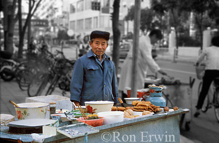 Man Cooking in China © Ron Erwin